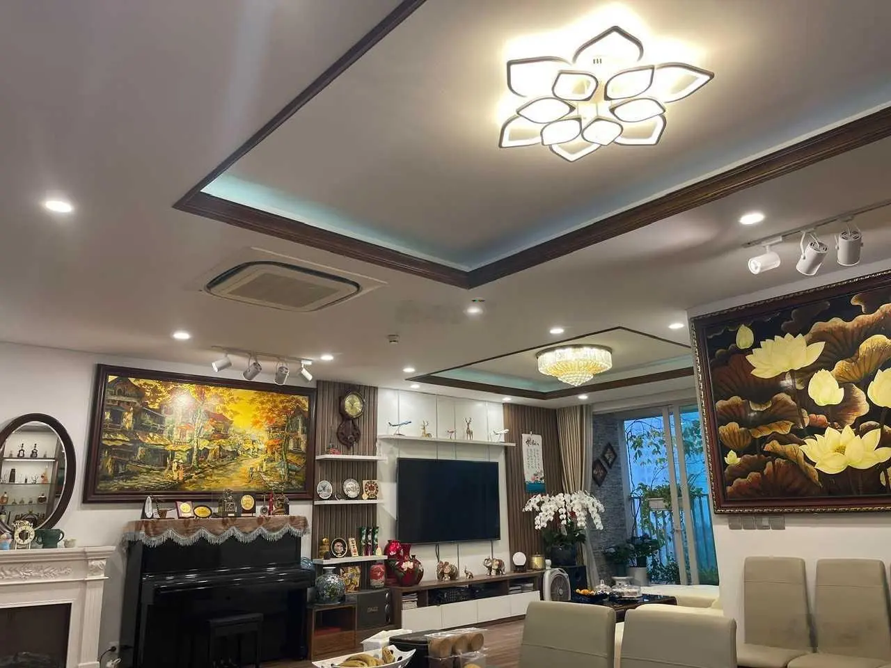 Chính chủ cần bán căn 171m2 4pn full nội thất cao cấp. Giá tốt hướng Đông Nam cực kì mát mẻ