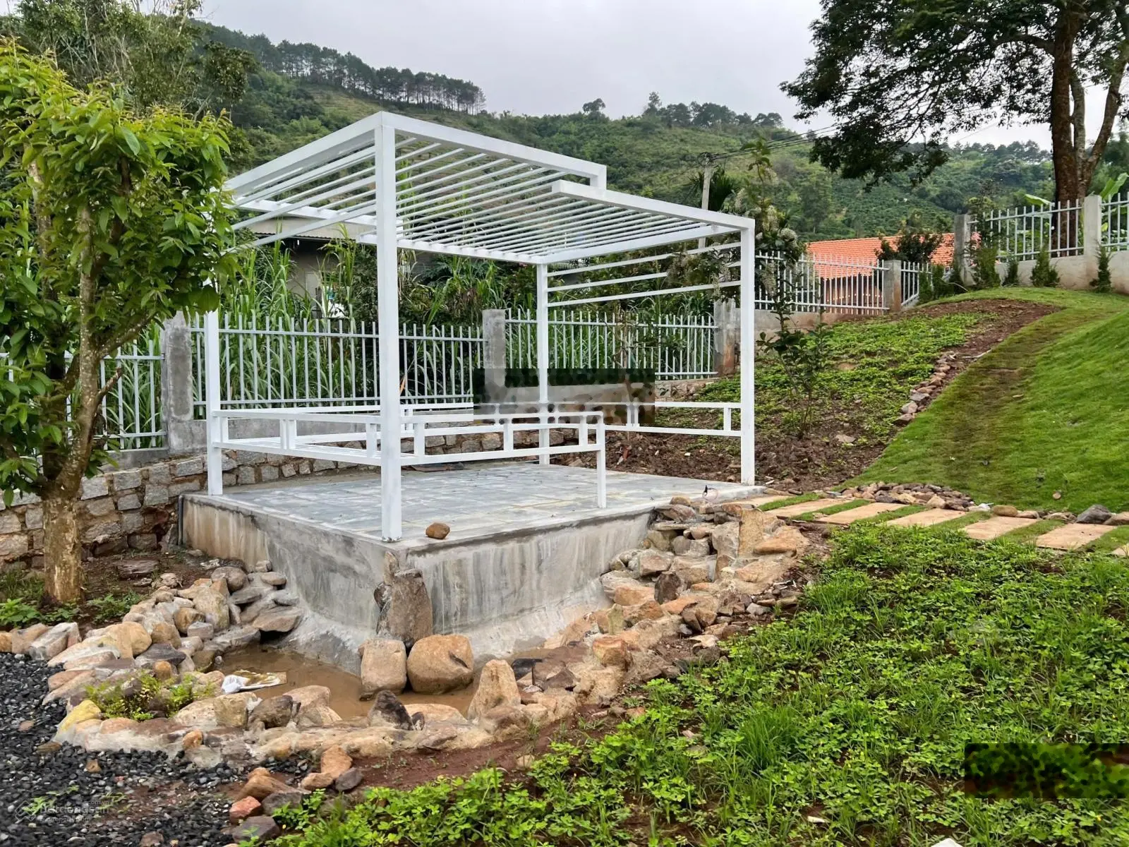 Nhà biệt thự nghỉ dưỡng ven Đà Lạt giá cực tốt