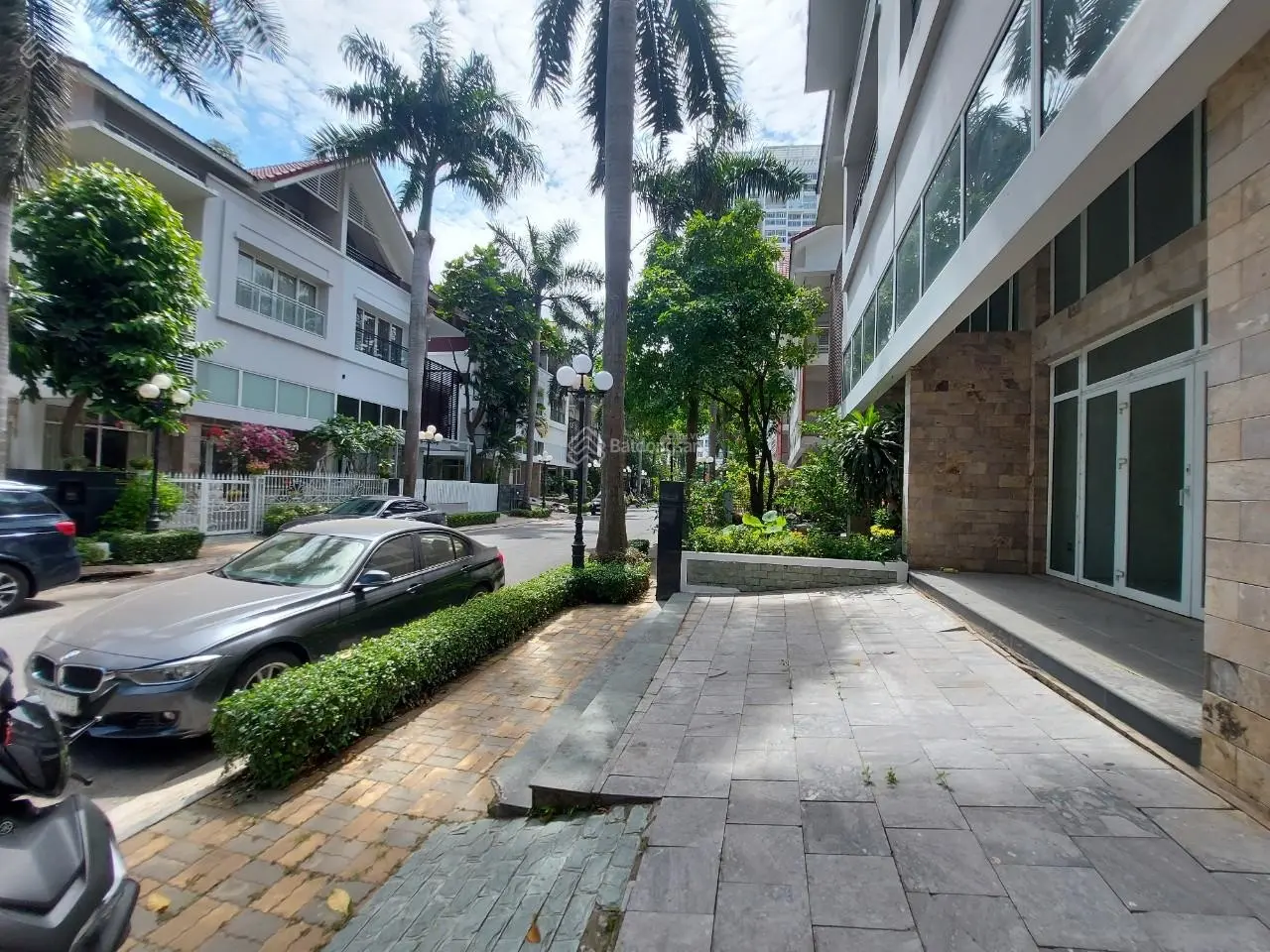 Ngộp bank, cần bán gấp căn BT Ngân Long 10x21m có 3 lầu + lửng, giá đầu tư 23 tỷ bán nhanh