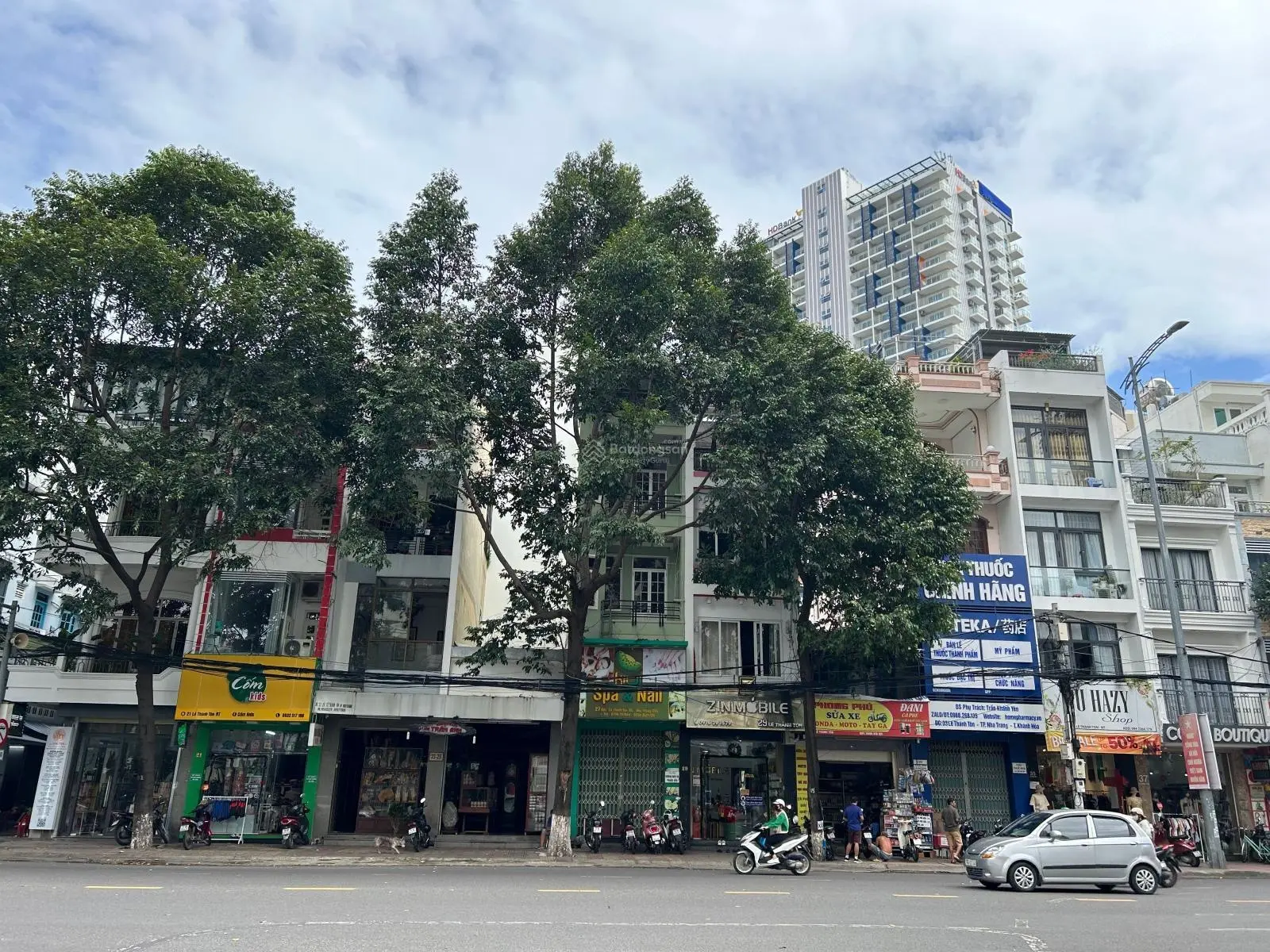 Bán nhà mặt tiền Lê Thánh Tôn gần Vincom