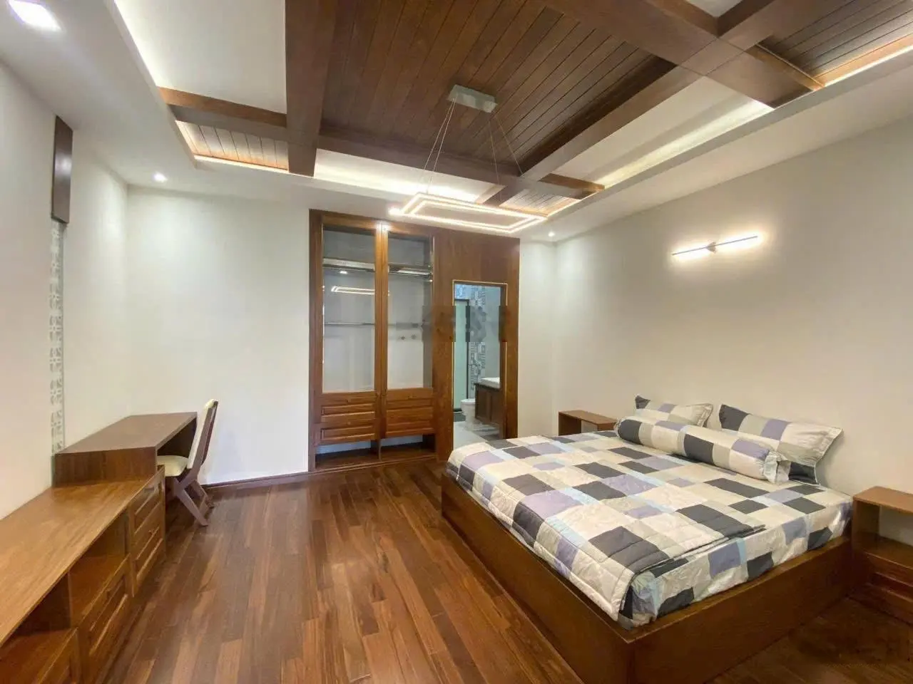 Bán Nhà Phố Hưng Gia 5 - Phú Mỹ Hưng, Quận 7. DT 108m2. MT rộng 6m, 4 tầng, có thang máy