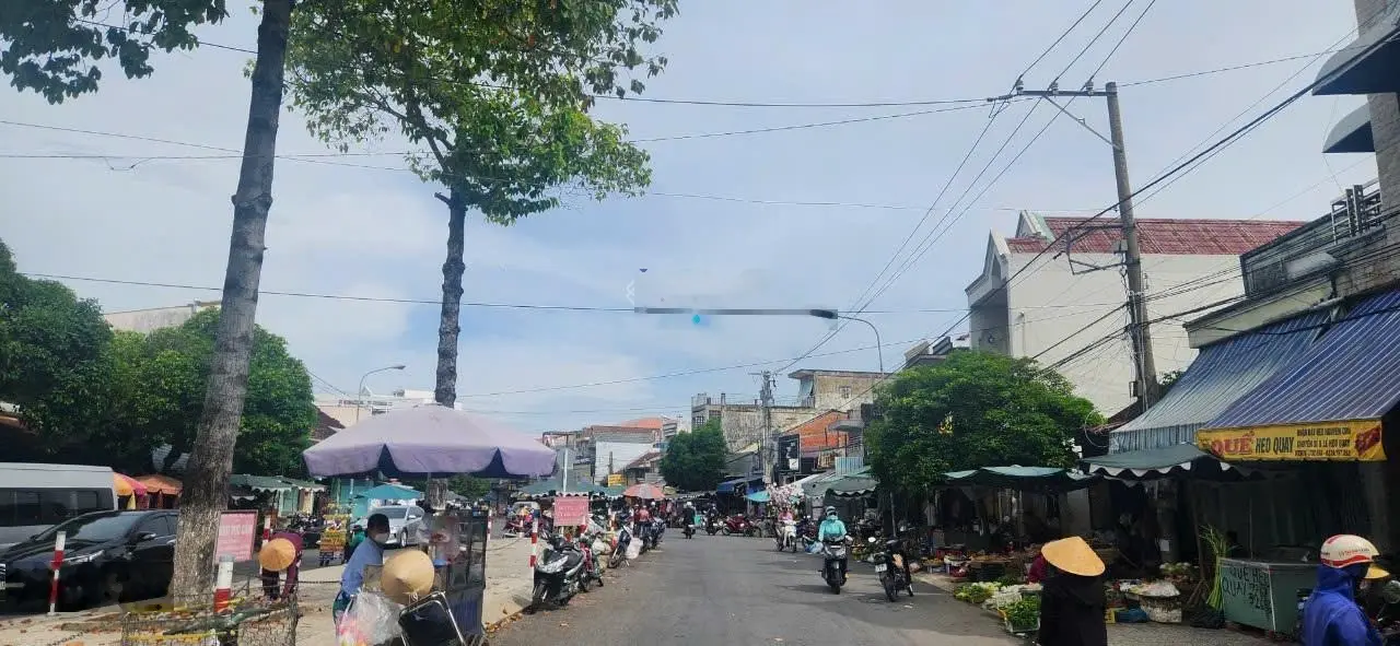 Cần bán lô đất ngay chợ Trảng Bàng cũ với dt 234m được 99m thổ cư ,giá 890tr .Lh0909 362 *** xem đất