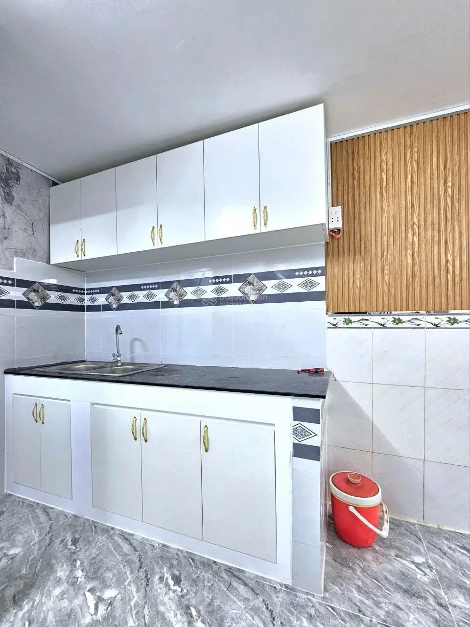 Nhà đẹp và ở liền 1 lầu, kế Quận 7. 750 triệu