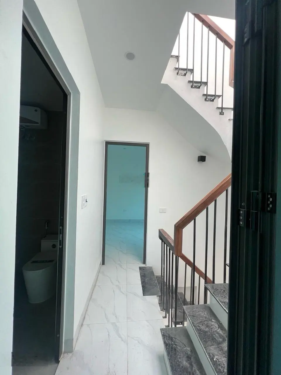NHÀ ĐẸP SẴN Ở_THIẾT KẾ SANG XỊN TẠI BẮC HỒNG ĐÔNG ANH GIÁ HƠN 2 TỶ