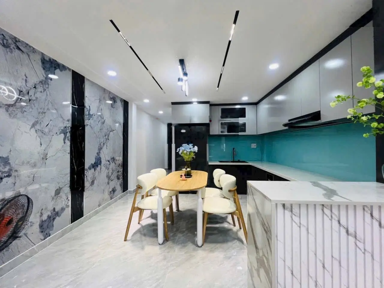 Cần bán gấp nhà Tô Hiến Thành, Phường 12, Quận 10. LH ngay 0783617596