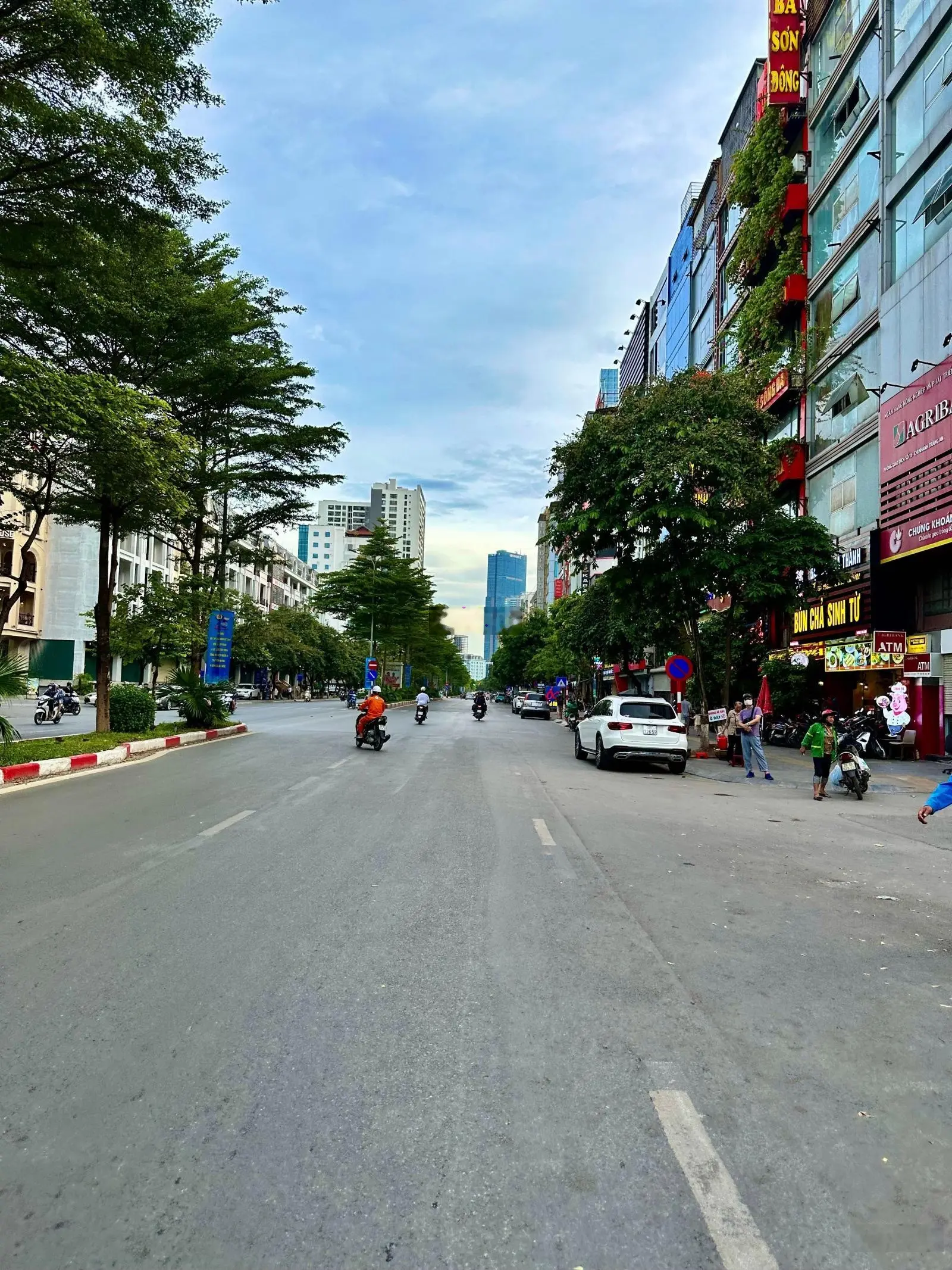 Cần bán nhà mặt phố Trần Thái Tông, Cầu Giấy. DT sổ 120m2 x 10T, MT 7,5m. Vị trí đẹp - KD sầm uất