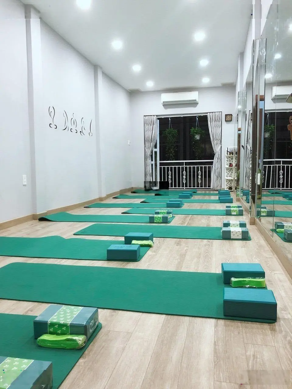 Xe hơi thông (51m2) Hồng Bàng, Q11