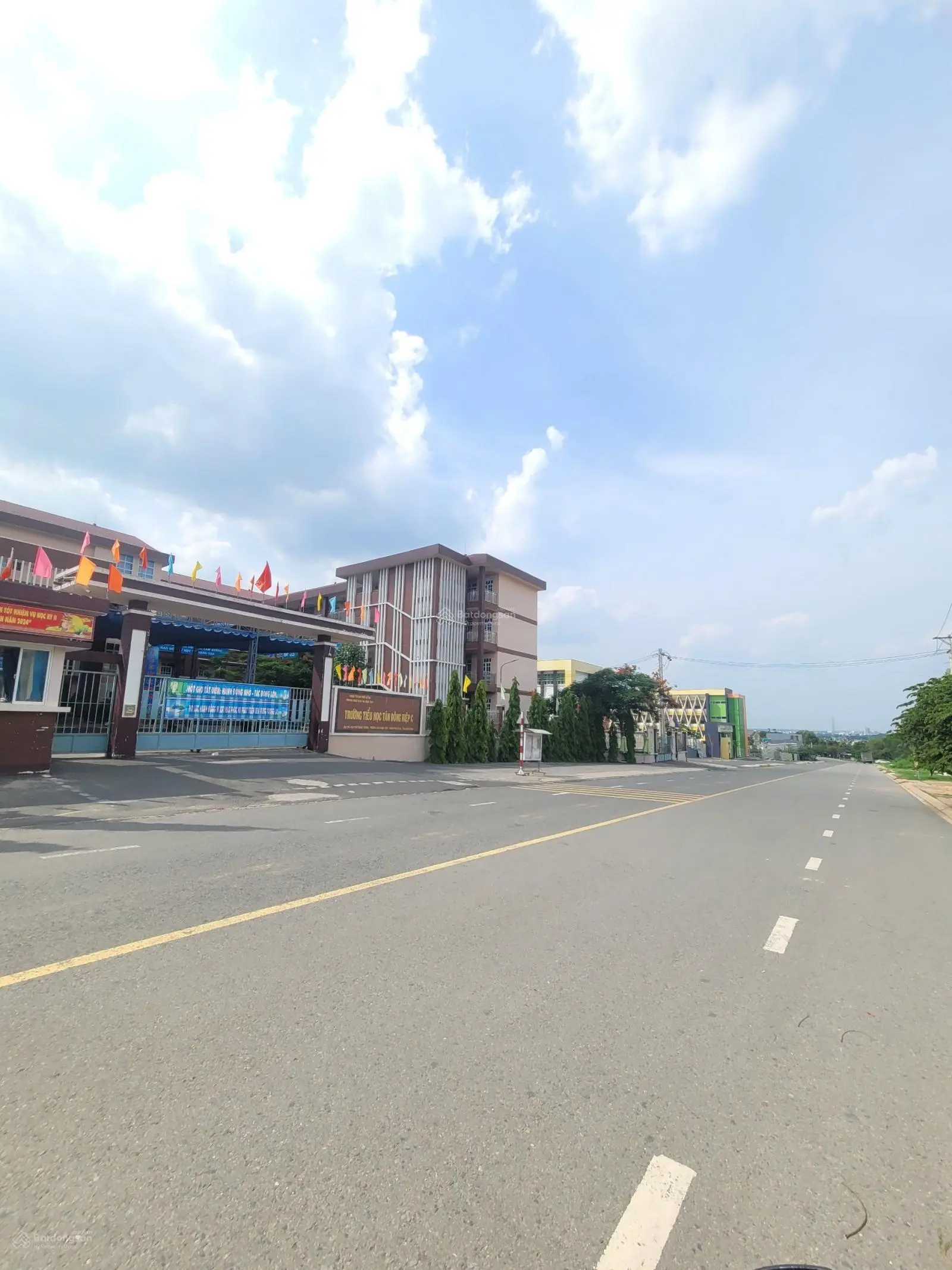 2 ty 850 bán nhà cấp 4 gác lửng cách đường Lê Văn Mầm 100m P. Tân Đông Hiệp TP. Dĩ An
