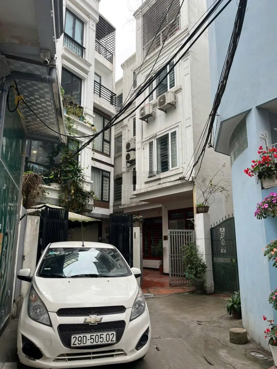 Bán nhà dân xây 30m2, sổ đỏ , lô góc . đường ái mộ , Bồ Đề, Long Biên, Hà Nội, giá 6,7 tỷ