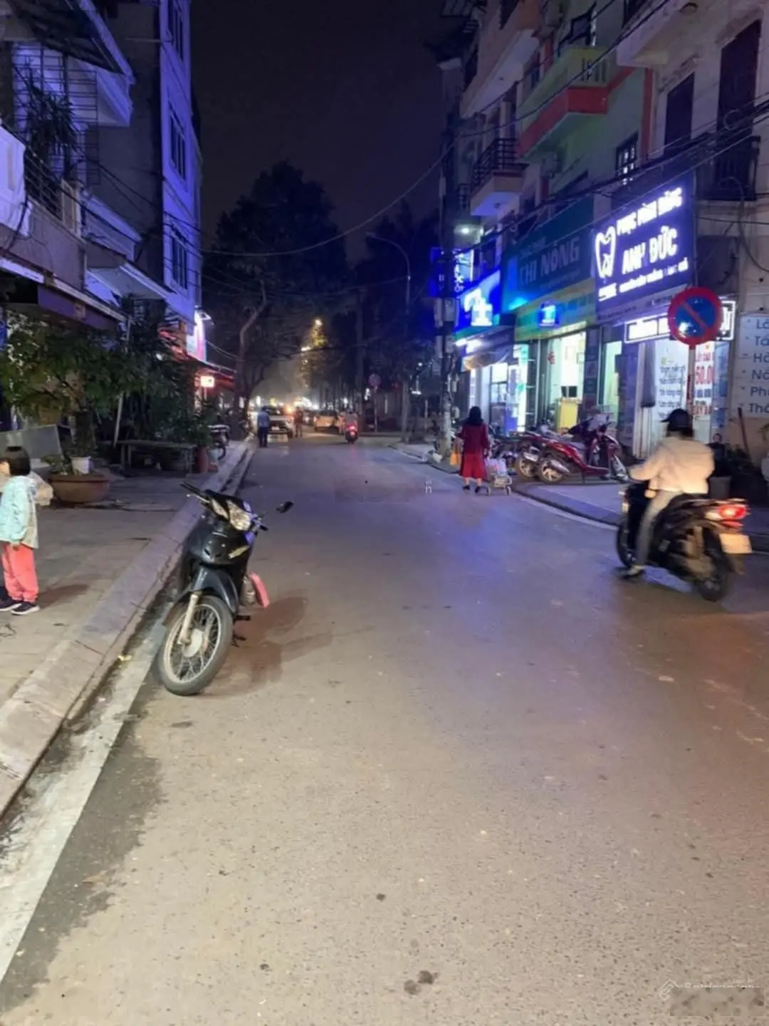 Cần bán gấp nhà phố Xuân La, Q. Tây Hồ 100 m2, 3 tầng, MT 6m, ô tô, 43 tỷ