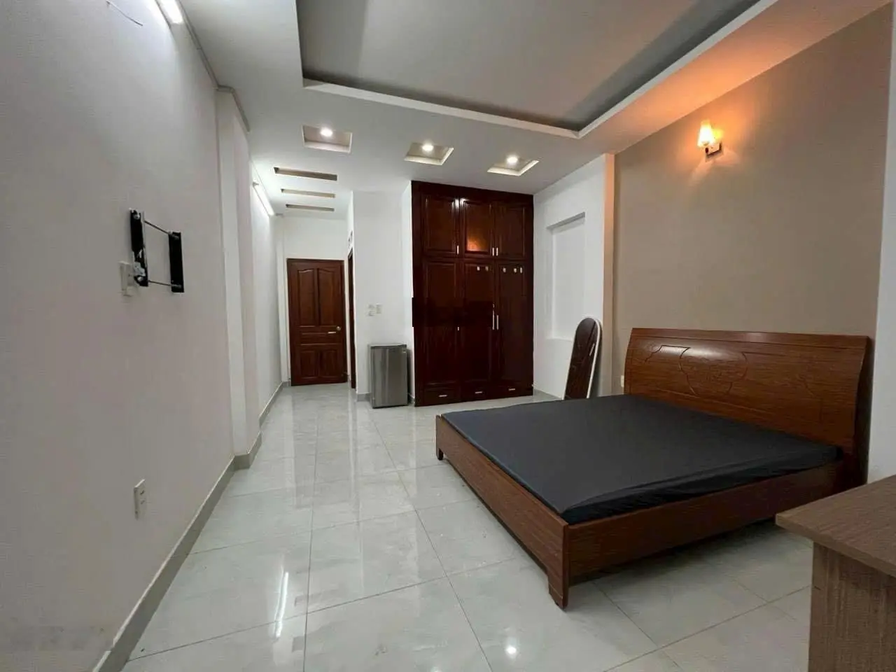 Bán nhà mặt tiền hẻm 10m thông đúc 4 tấm 12 PN và 12 WC, nhà hơn 100m2 giá tốt hơn 10 tỷ xíu