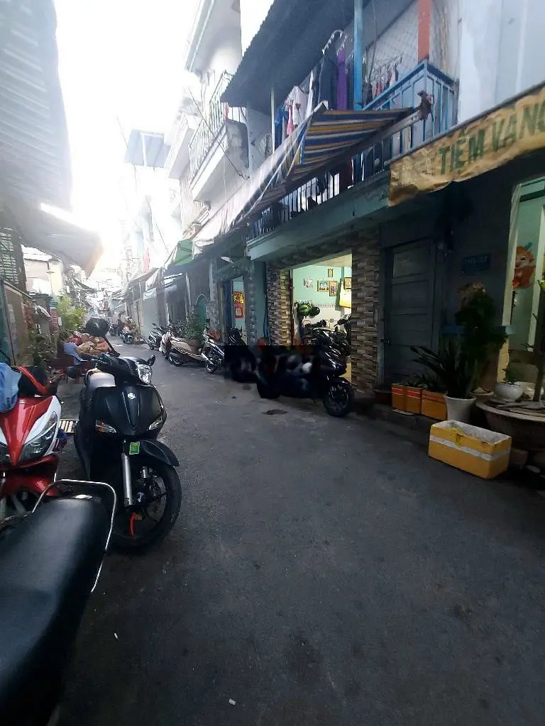 Nhà đất hẻm xe hơi Quận 7, gần đường lớn, 5- 6 tỷ. Có vài sản phẩm.
