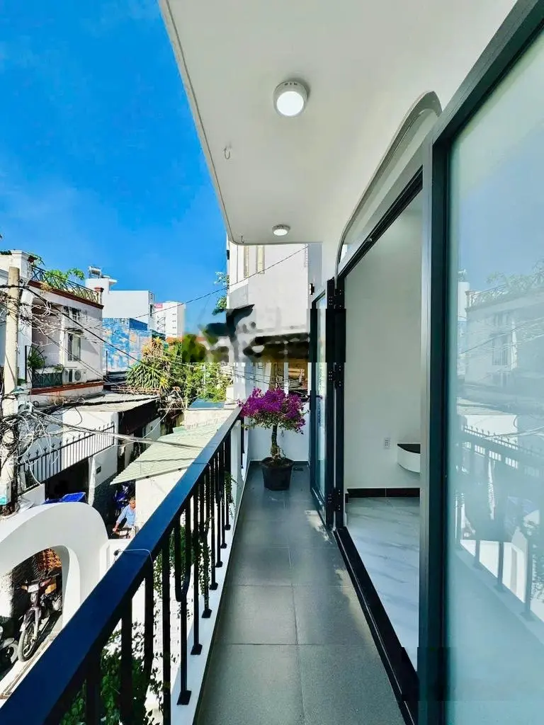 Siêu phẩm - gần đại học công nghiệp - lý thường kiệt - ngang 4.5m.