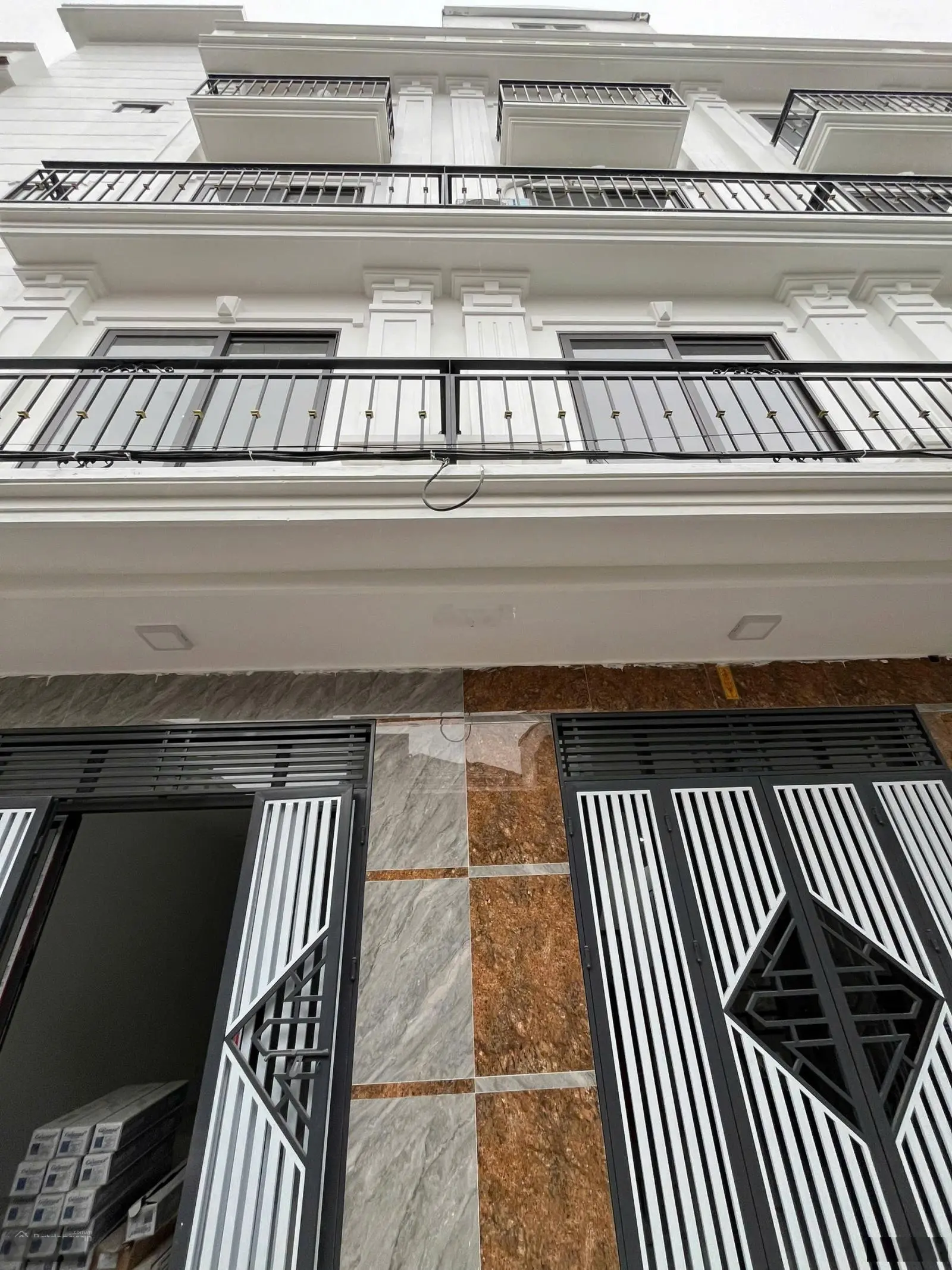 Nhà thiết kế cực đẹp 5T*33m2, ở luôn. Ngõ rộng 4m. Gần trục chính. Cạnh khu Gliximco-Giá chỉ 3,9 tỷ