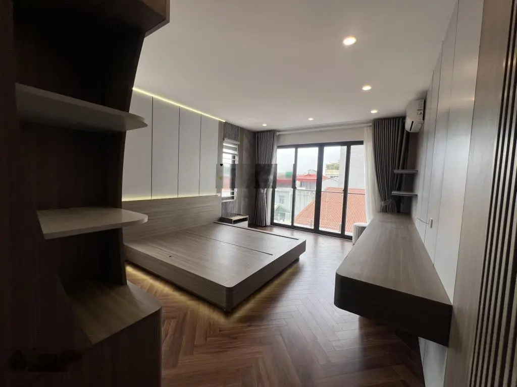 Bán nhà lô góc mới 7 tầng thang máy, gara ô tô full nội thất ở Thạch Bàn, nhà đẹp, gần công viên.