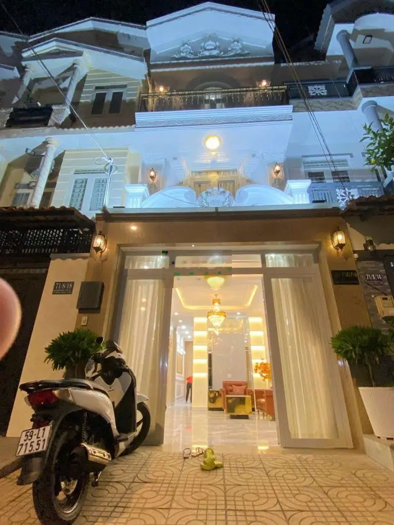 Nhà Phố + 4x13m/3tầng+ 4Phòng+Hẻm Xe Ô Tô+Cách Cầu Phú Xuân 500m.