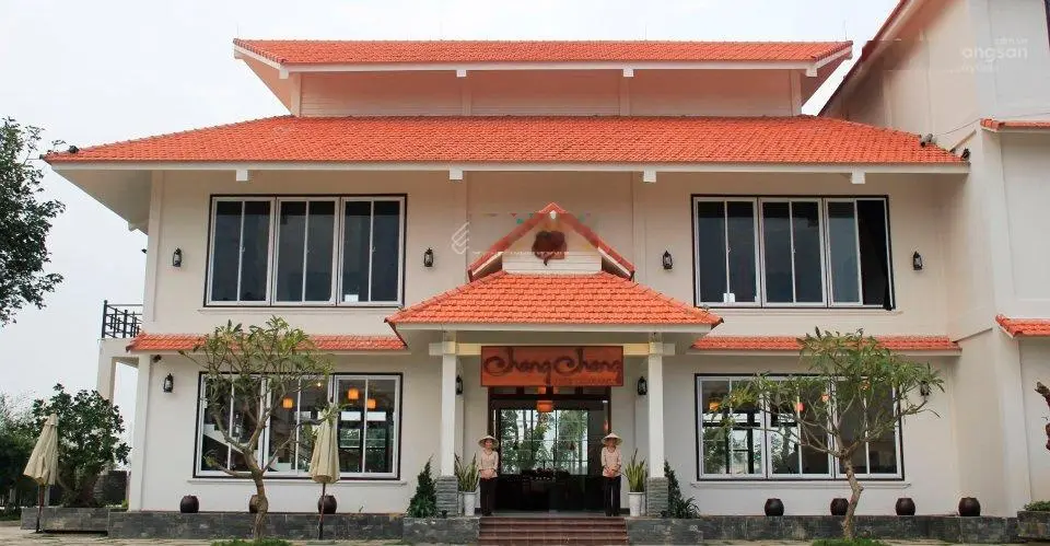 Bán nhà mặt tiền đường Hùng Vương bên sông Nhật Lệ, 482m2, pháp lý đầy đủ.