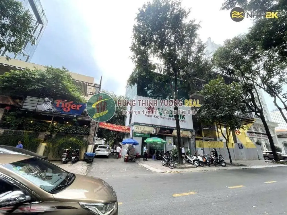 Cần Tiền Bán gấp nhà mặt tiền Lê Văn Sỹ P.13 Quận 3 DT: 5,5x20 KC: 4 Tầng HĐT: 1tỷ/N Giá: 28 tỷ