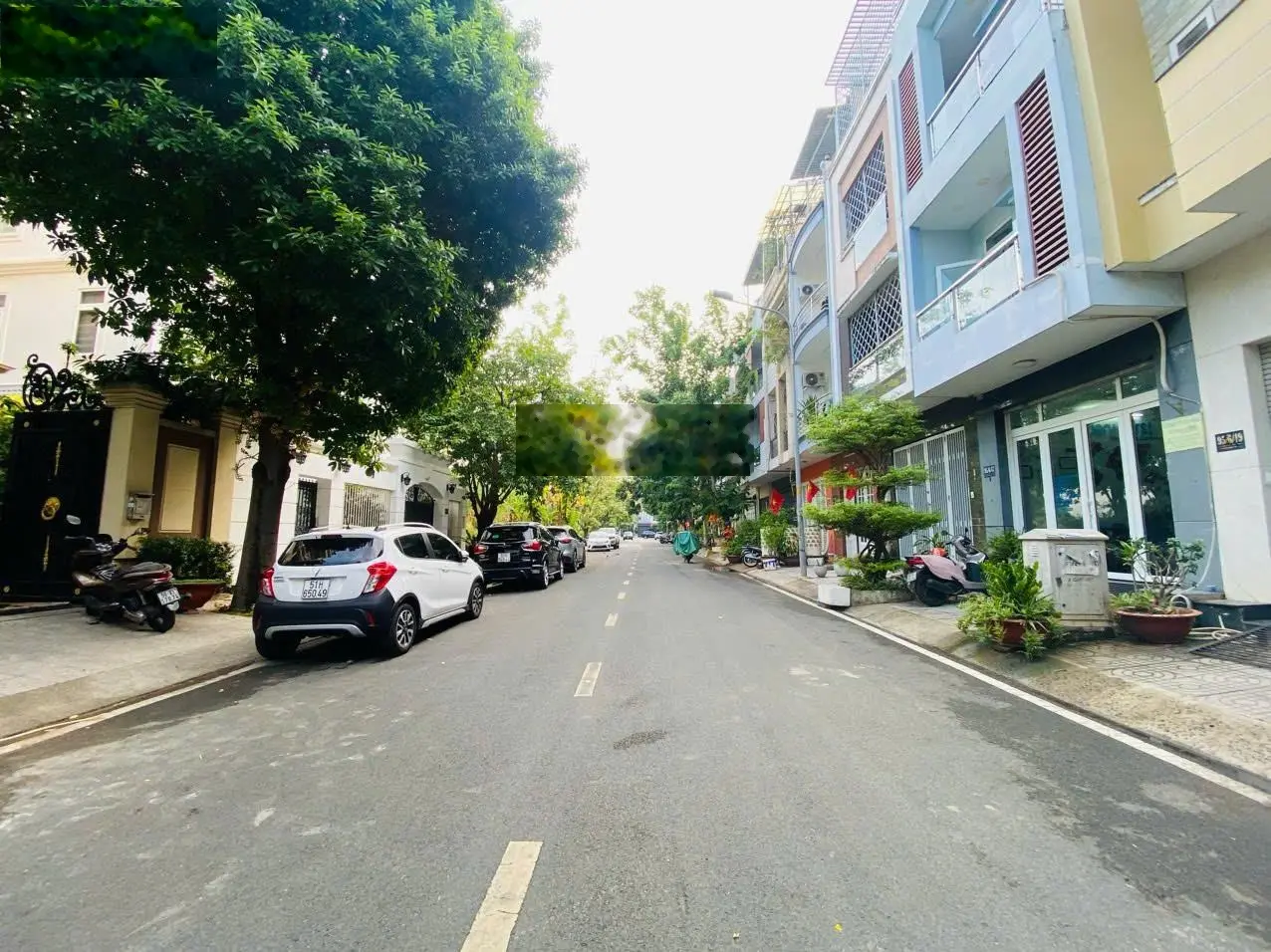 Bán biệt thự Quận 7 hướng Đông Nam, DT 9m x 18.6m, nhà 3 tầng, an ninh yên tĩnh, 18,5 tỷ TL