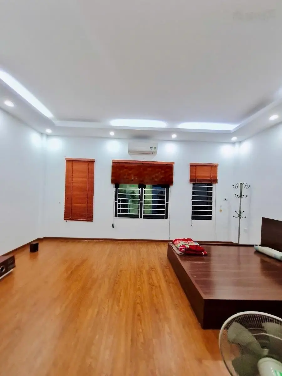 Phố VIP! Trần Thái Tông - Ngõ thông - Gần công viên - sát 9 trường Đại học 40m2*5T, hơn 7 tỷ!
