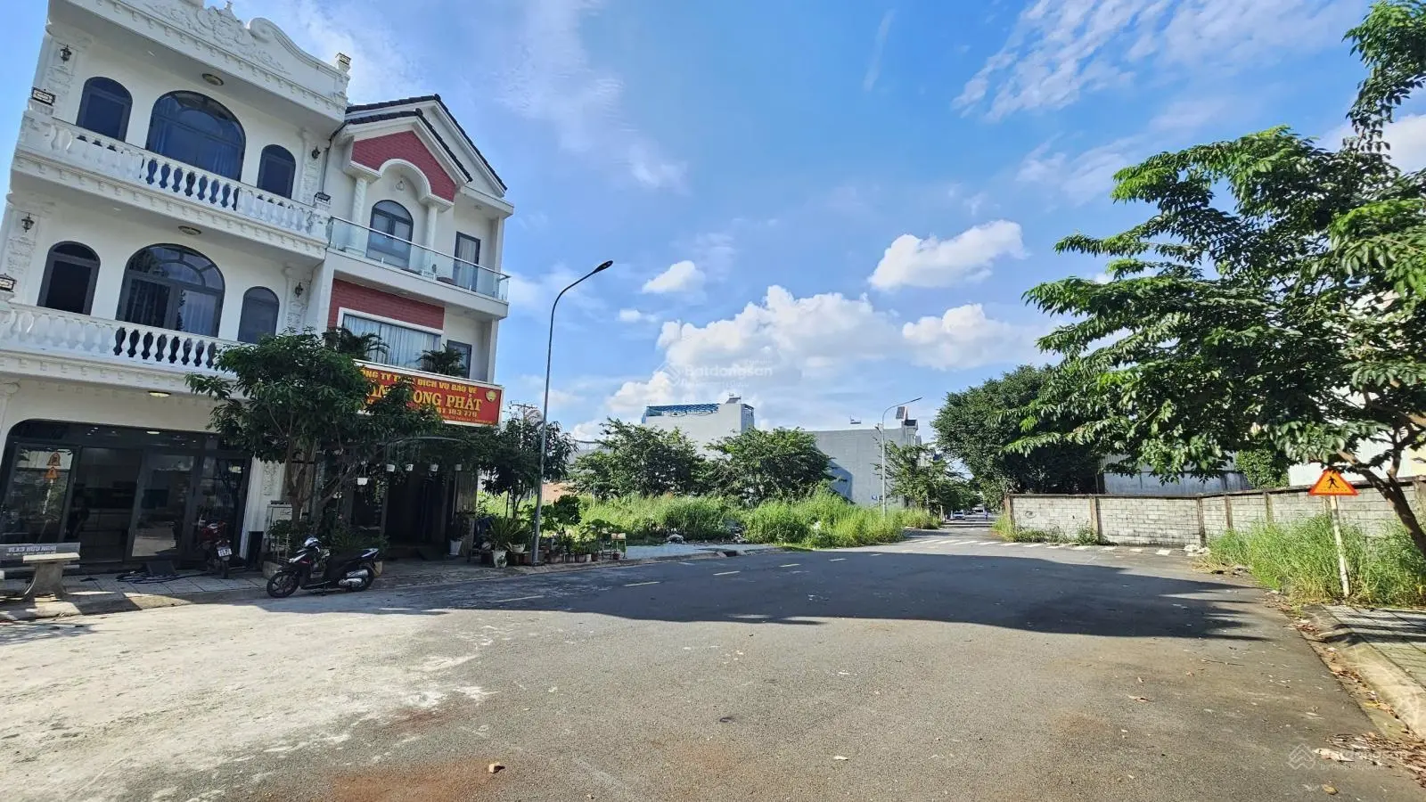 Nhà rẻ: 4tỷ050, 85m2 ngang 5m Nhà 1 Trệt 2 Lầu KDC cạnh vòng Xoay An Phú, Thuận An