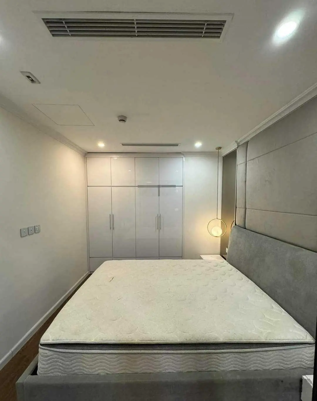 Cần bán căn hộ Golden Park DT 95m2 (3n-2w)giá 7,5 tỷ - sẵn sổ, nội thất cơ bản, LH 0948 886 ***