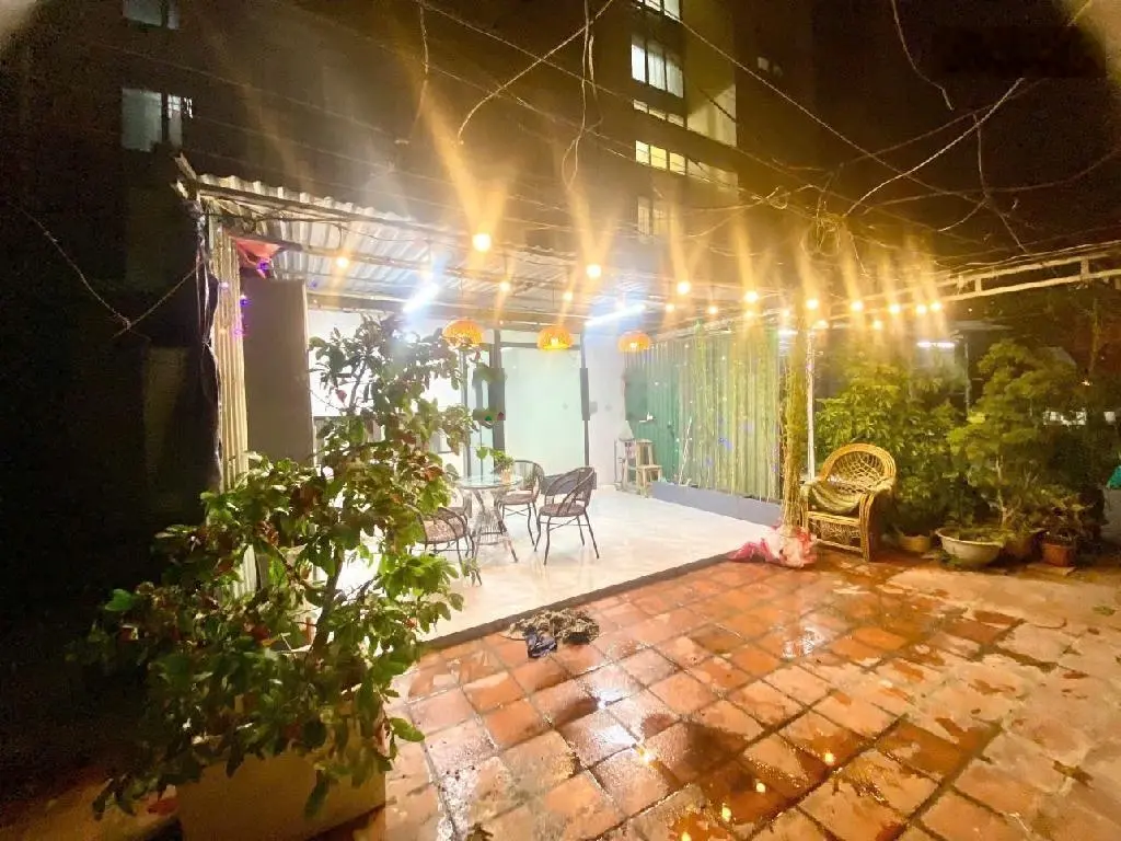 Chính chủ nhờ bán căn hộ 90m2 2N + 1 2vs giá 3.65 tỉ có bớt, nội thất xịn đẹp, ban công rộng đẹp