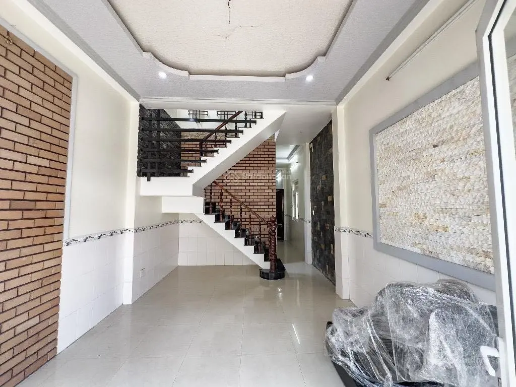 Nhà, vị trí đẹp, hẻm 7m. DT 11 x 35m. Chỉ 12.7 tỷ. Ngay TT Hóc môn, khu nhiều VP công ty