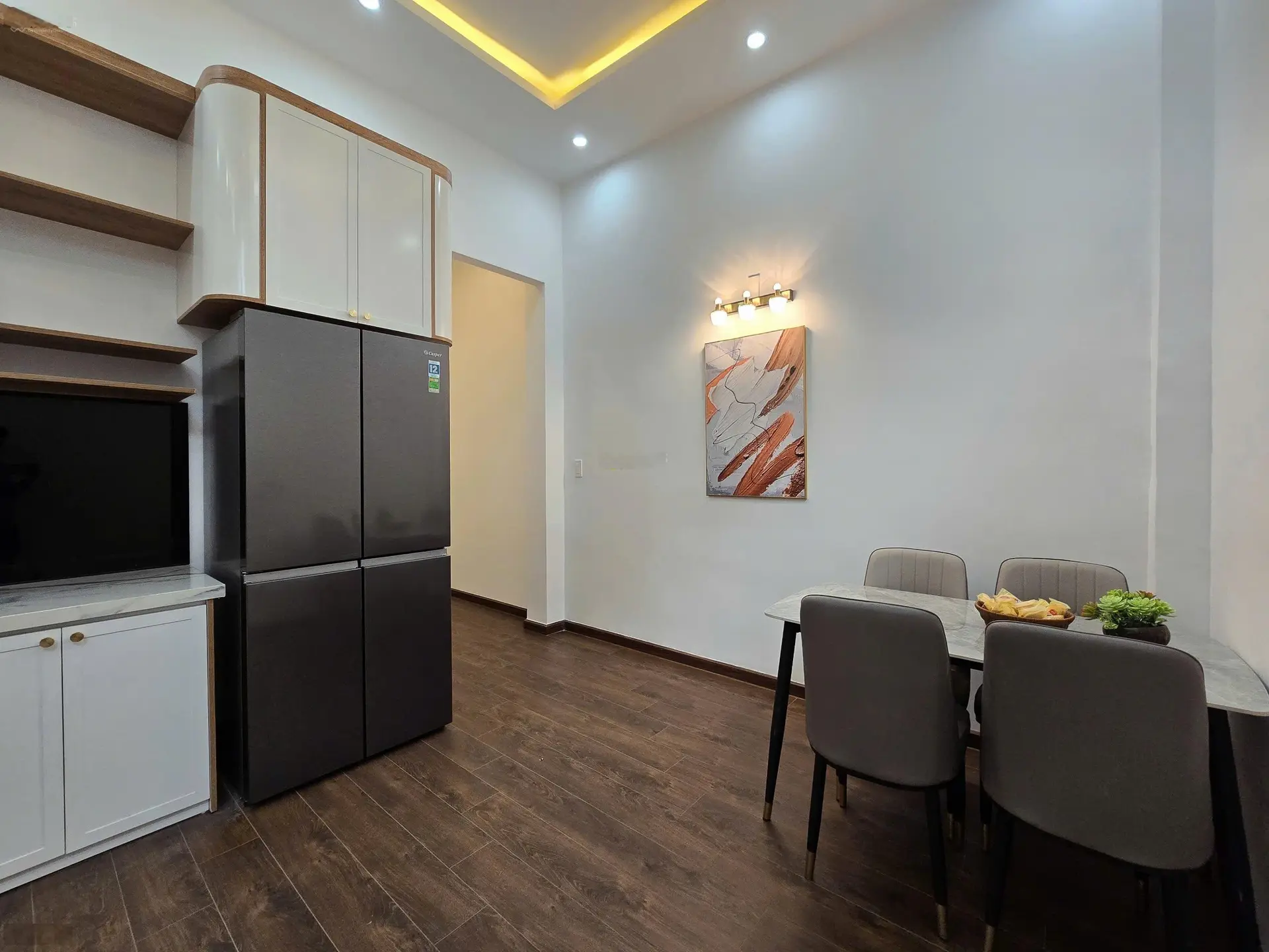 Bán gấp nhà 2 tầng 3PN, khu dân trí cao, nội thất cổ điển, tiện ích bao quanh