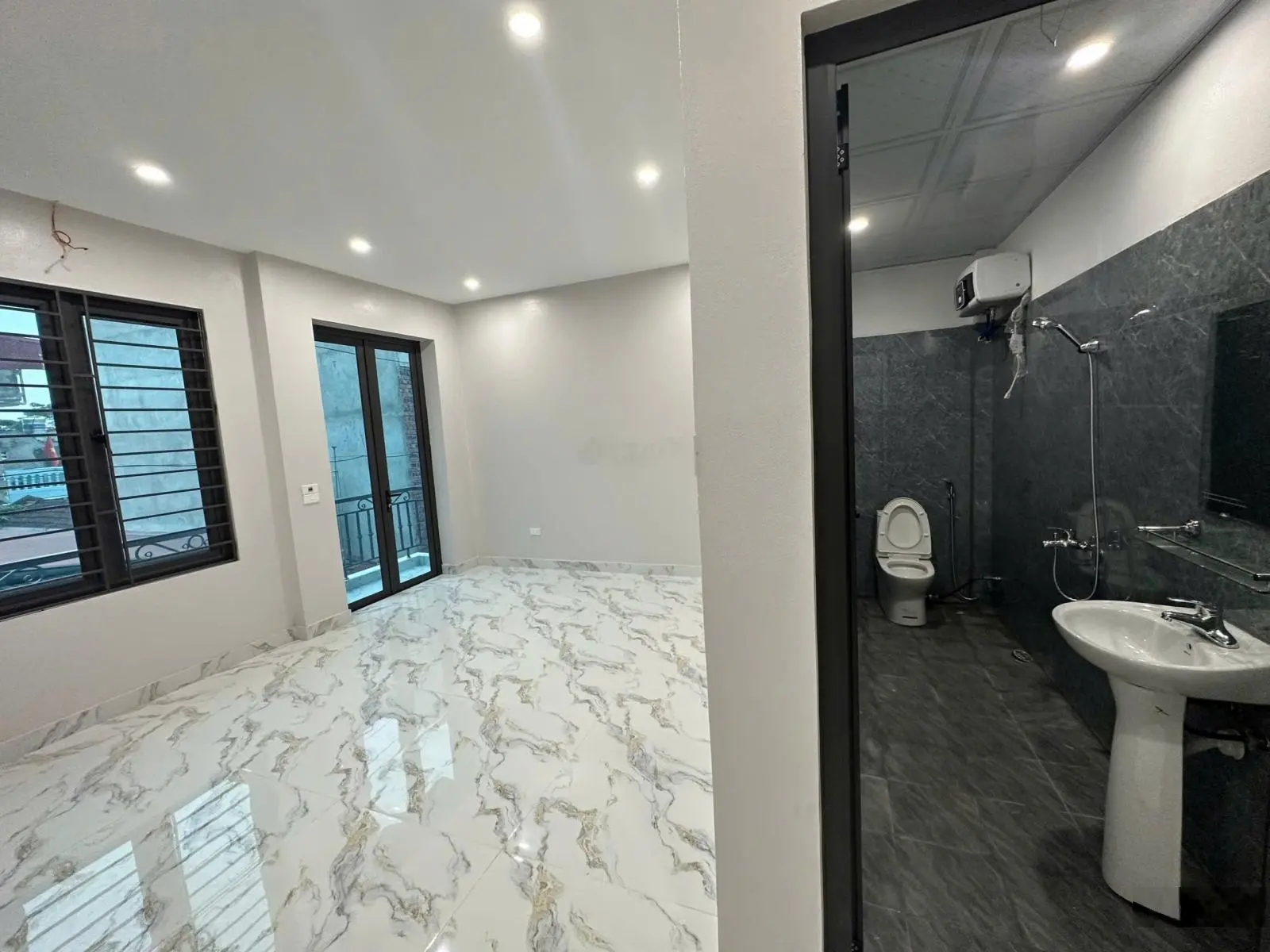 Bán nhà 3 tầng mới xây làn 2 Đấu Mã, Thị Cầu, giá 4,1 tỷ