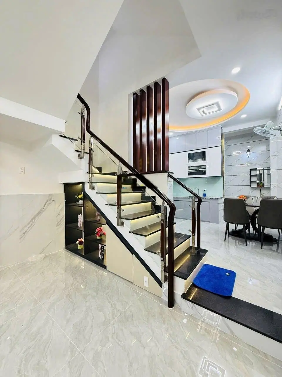Vị trí đẹp kinh doanh tốt đường Lê Văn Việt, Quận 9 xây 66m2 bán 2 tỷ 530. Gần khu công nghệ cao.