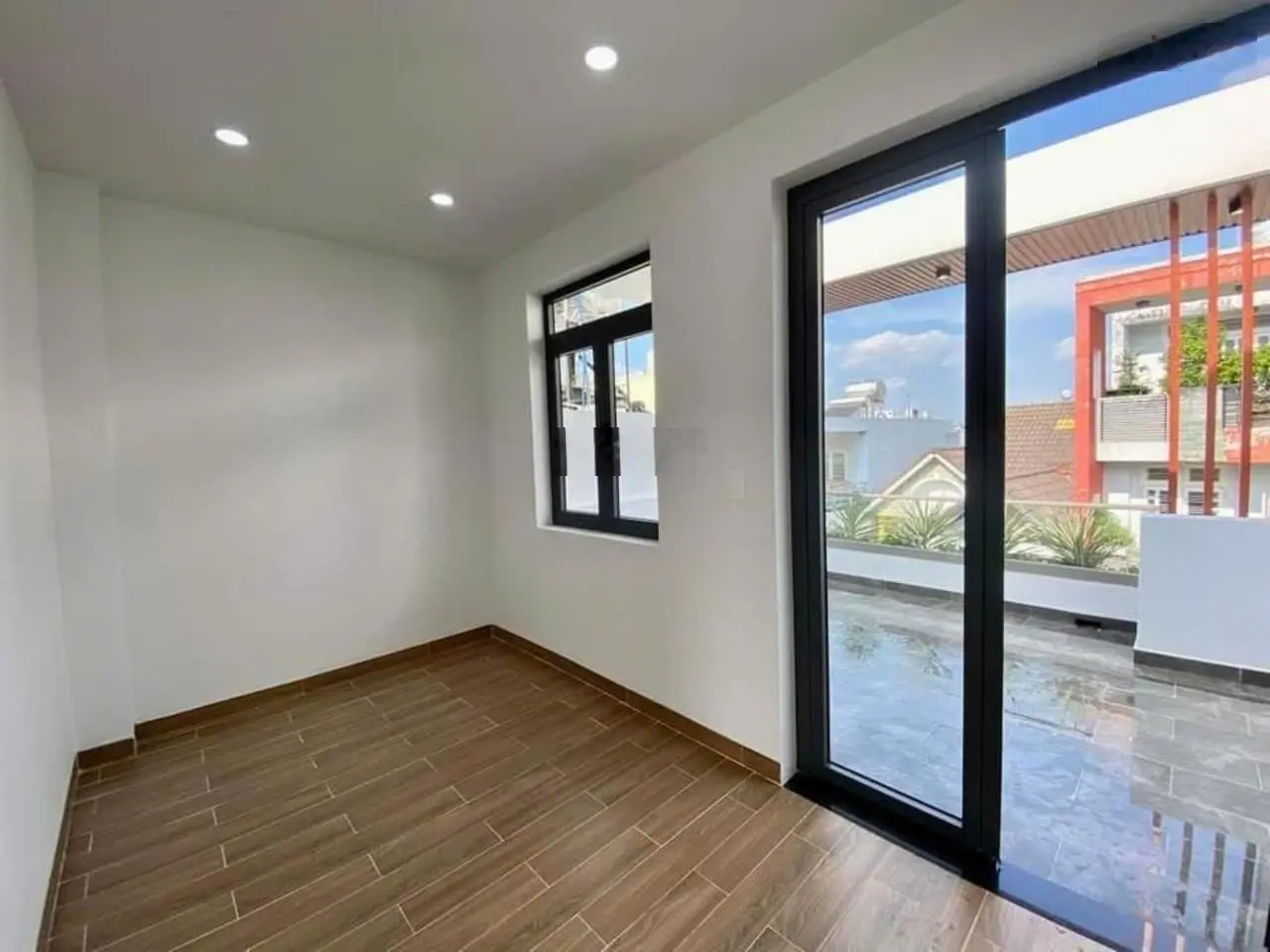 Kẹt tiền bán nhà Nguyễn Thiện Thuật-P3-Q3. DT 86,4m2/ 4tỷ290 có sẵn chỗ đậu ô tô, cho thuê 29tr/th