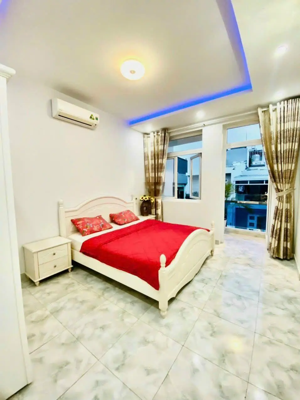 Cần tiền bán gấp nhà Phan Đăng Lưu, PN, Giá 2.2tỷ/ 40m2, gần trường học, bệnh viện, 0762 533 *** Tú