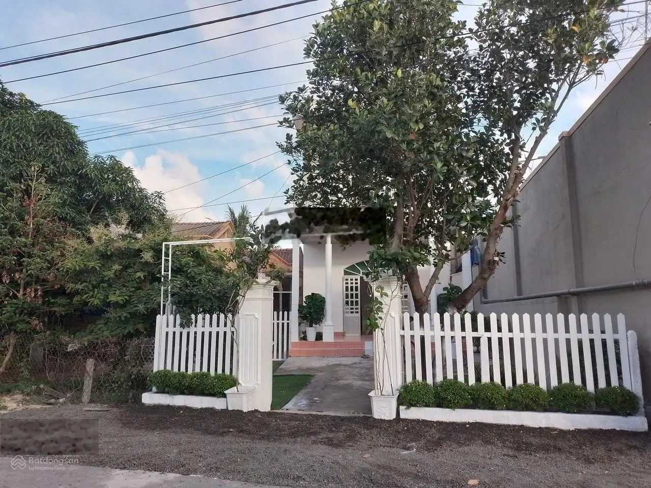 Bán nhà đẹp mặt tiền kinh doanh siêu hời, dt 220m2, giá tốt cho nhà đầu tư chỉ nhỉnh 2 tỷ/căn