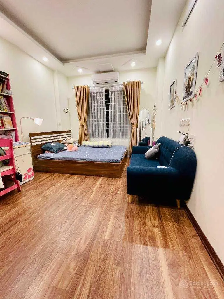 Bán nhà đẹp Nam Đồng, ô tô gần, an sinh đỉnh, nhà đẹp nội thất xịn, ở + cho thuê, 45m2 chỉ 6.3 tỷ