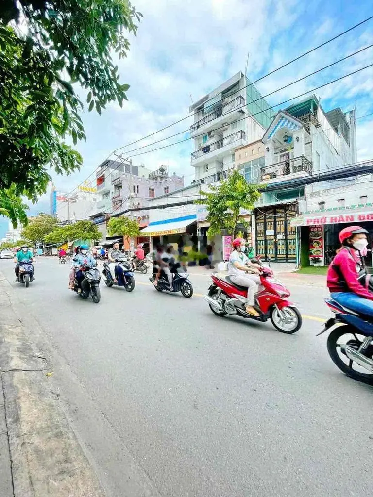 Bán nhà mặt tiền đường Trần Xuân Soạn Quận 7