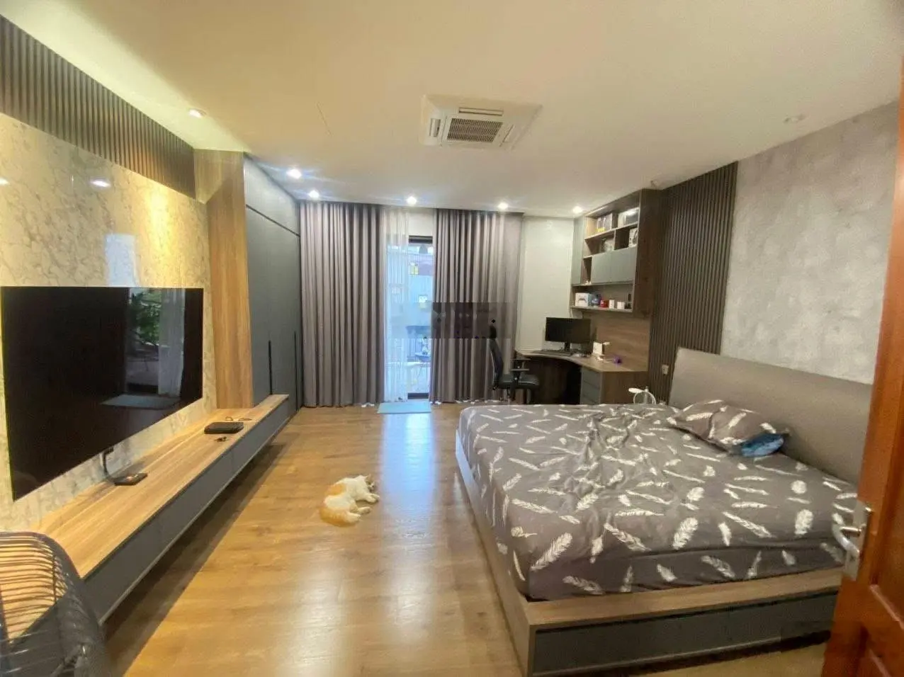 Bán gấp nhà phân lô lạc long quân xuân la sát phố gần hồ 95m mt 5m oto vào nhà hơn 26 tỷ có tl