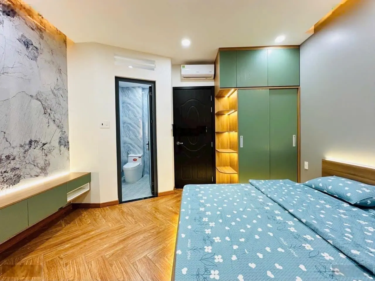 Cần tiền bán gấp nhà hẻm xe hơi Hoa Lan, Phường 7, Phú Nhuận. Giá chỉ 4,4 tỷ. 0906 806 *** Thuý Ngân