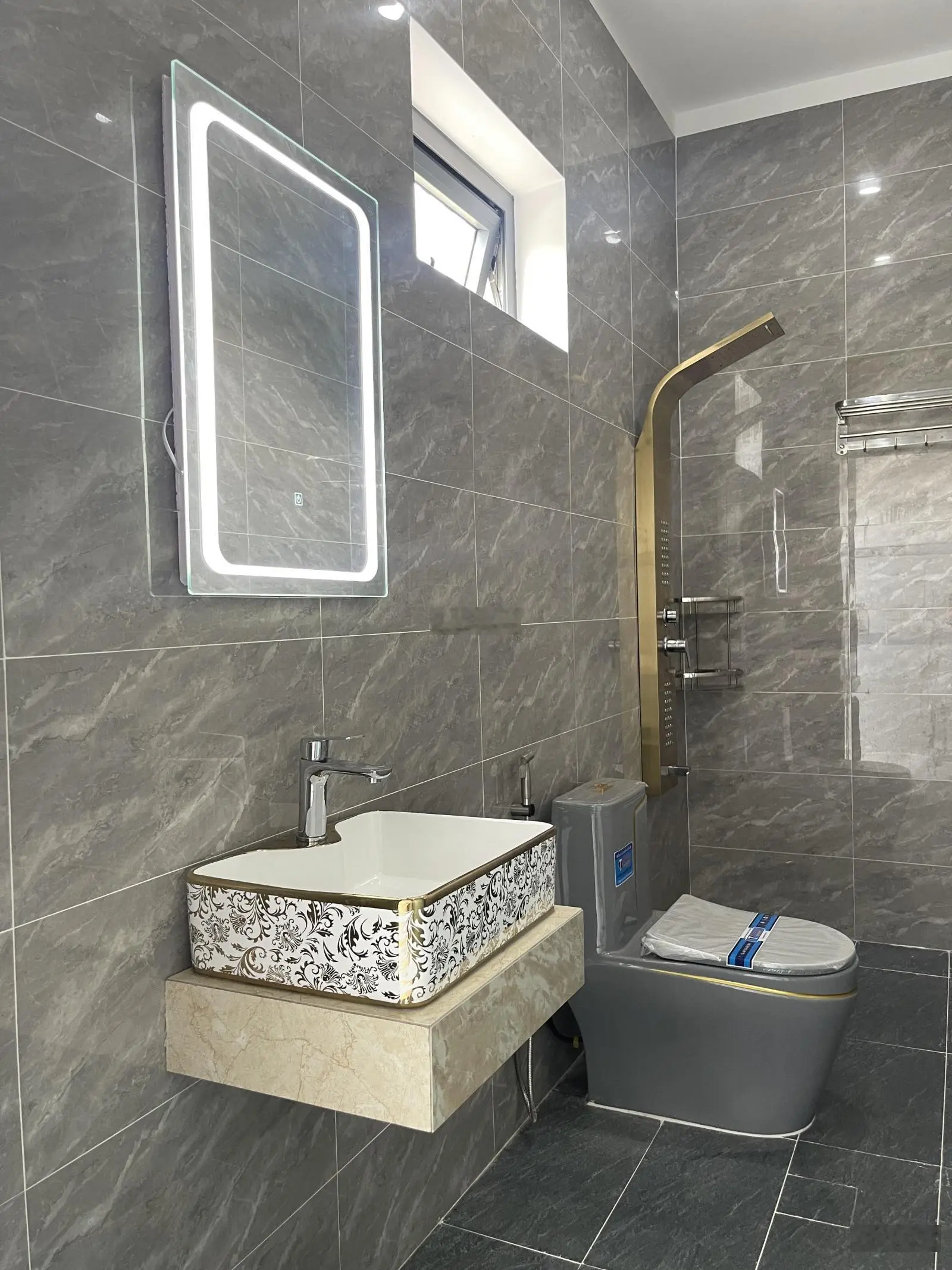 Bán nhà 1 trệt 1 lầu P. Định Hoà, Tp. Thủ Dầu Một mặt tiền Đx065. Giá 3Ty250