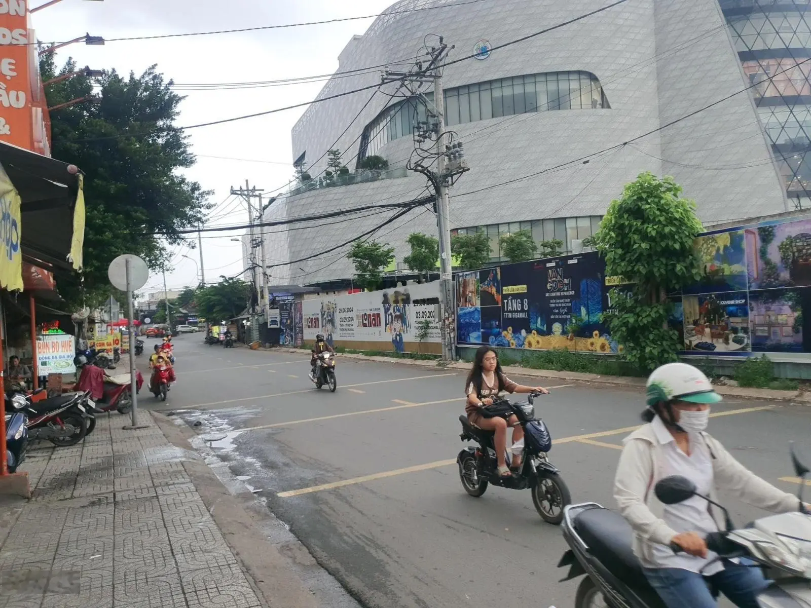 Nhà mặt tiền kd, 206m2, chỉ 53tr/m2. ngay phạm văn đồng, đối diện gigamall. sổ riêng, k quy hoạch