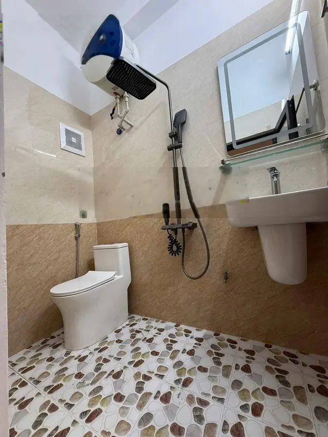 Chính chủ Bán gấp nhà mới, đẹp,ngõ thoáng Khâm Thiên Đống Đa, 4 tầng, DT 28M, MT 3.6M, Giá 5,8 tỷ