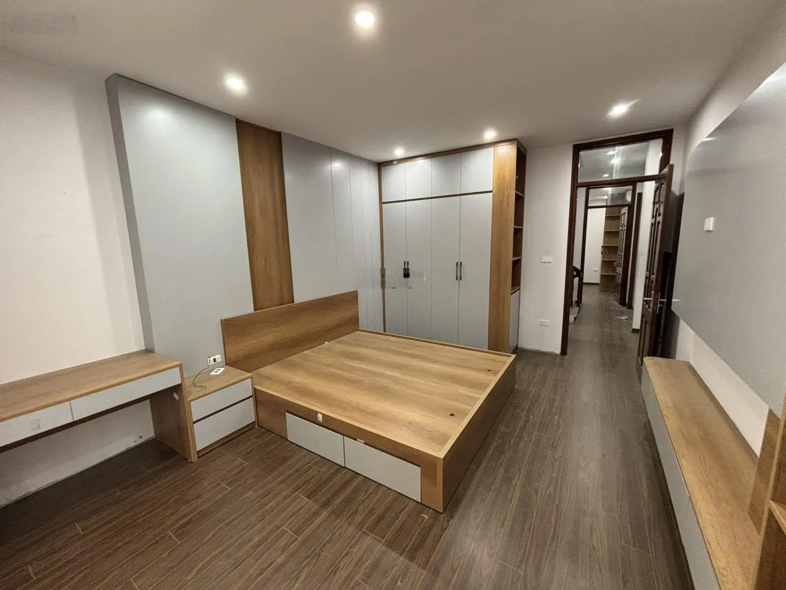 Nhà vũ tông phan ô tô đỗ cửa - lô góc chói sáng 52m2 x 5 tầng x 8.85 tỷ