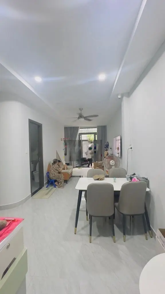CẦN BÁN GẤP NHÀ 2 TẦNG, NGAY CHỢ THỦ ĐỨC, DT 4m x 13m, CHỈ 5 TỶ.