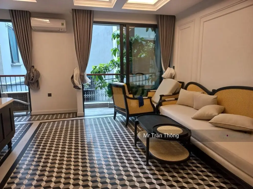 Hiếm !Bán nhà phố Nguyễn Khánh Toàn,chỉ nhỉnh 200 triệu/m2: 196m2- MTR 9,1m- đầu tư xây Building ok