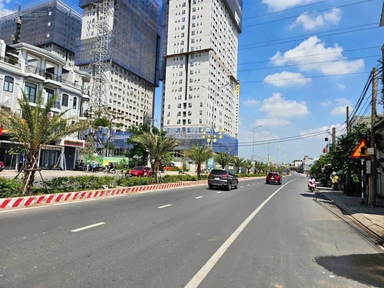 Nhà phố mặt tiền Đường Thống Nhất, P. Bình An, Tp. Dĩ An