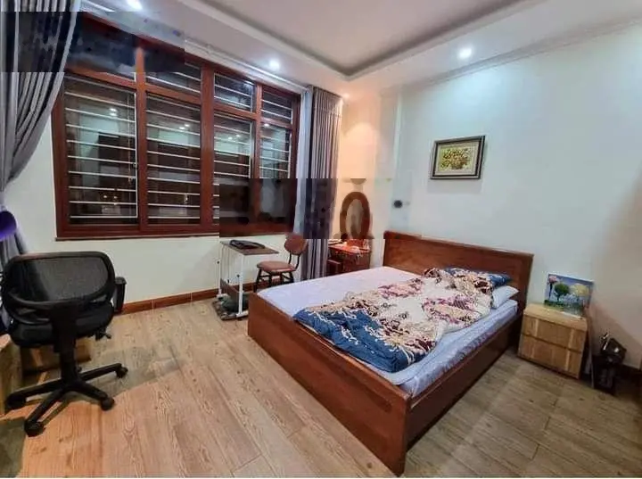 Siêu Vip! Nhà Huỳnh Thúc Kháng, Đống Đa, phân lô, ô tô vào nhà, 61m2*5T