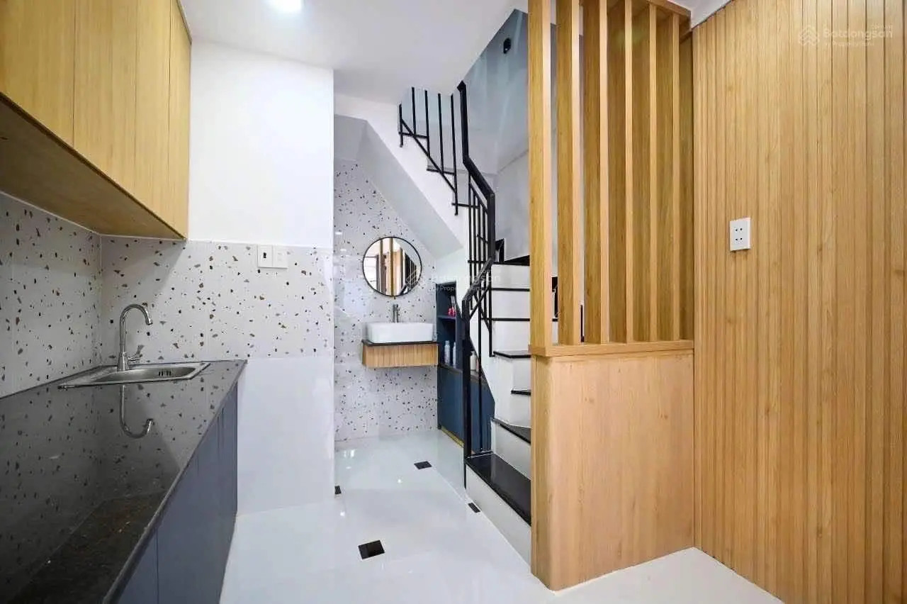 Bán giá rẻ nhất khu vực, nhà 2 tầng Đinh Bộ Lĩnh cho con du học, DT 20m2, Hẻm ba gác, Chỉ 1.9 tỷ