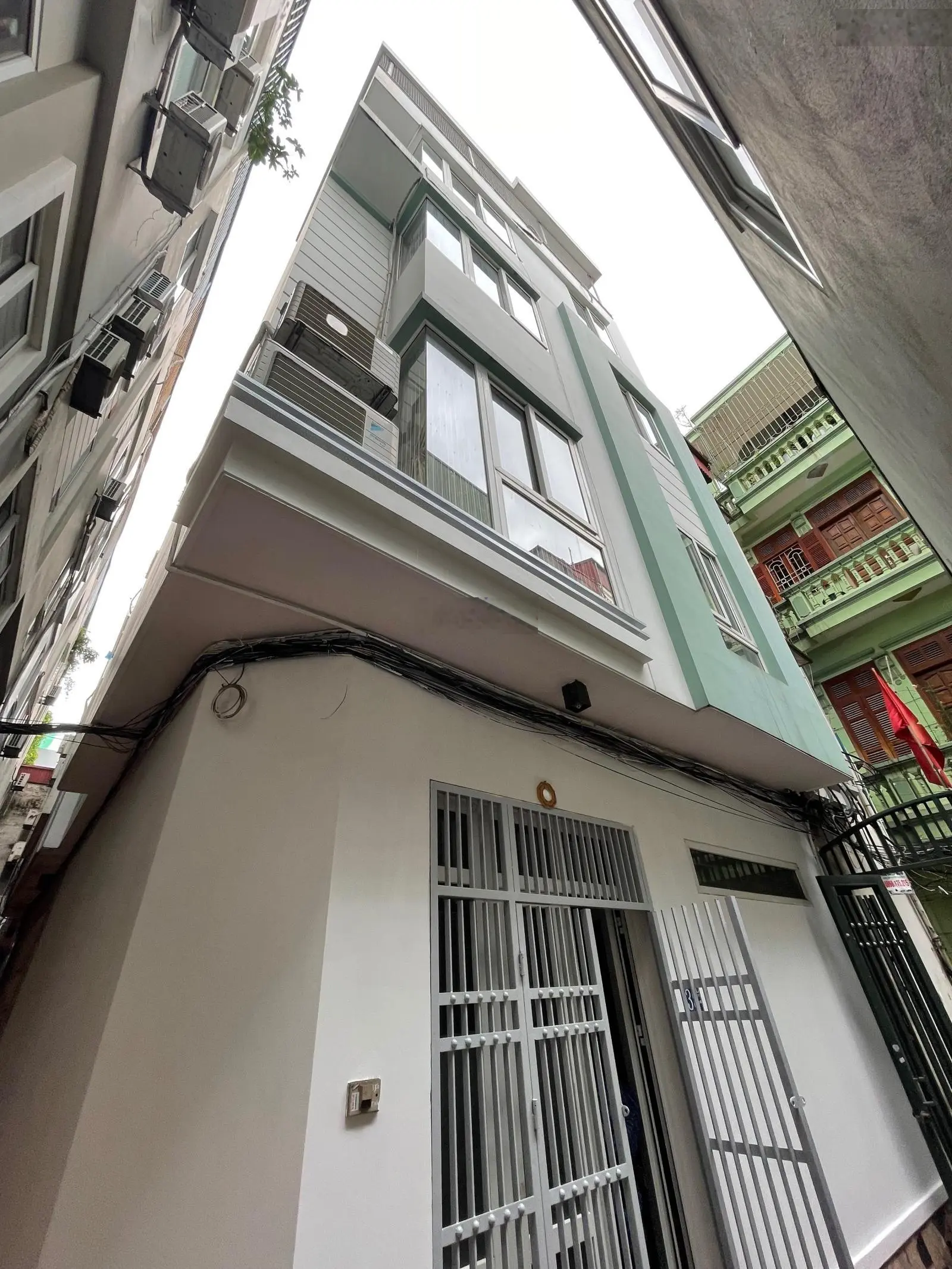 Lô góc. Vị trí đẹp. 165tr/m2 cách bãi xe 80m full nội thất. Điện - Đường - Trường - Trạm. Đủ hết