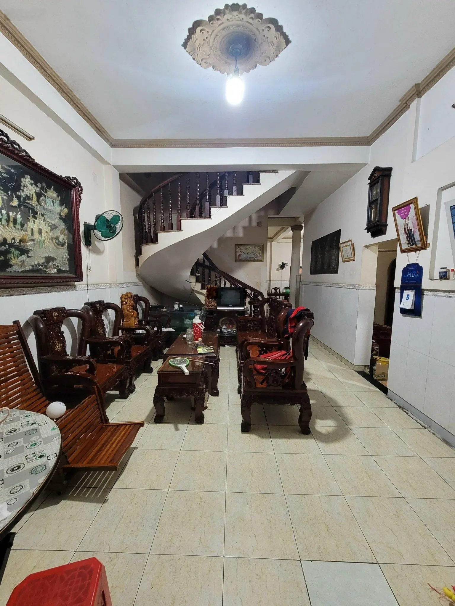 Ngộp giảm mạnh 1 tỷ bán nhà 1 trệt 1 lầu MT đường Nguyễn Trãi ngay ngã tư mồi, P. Dĩ An, Dĩ An