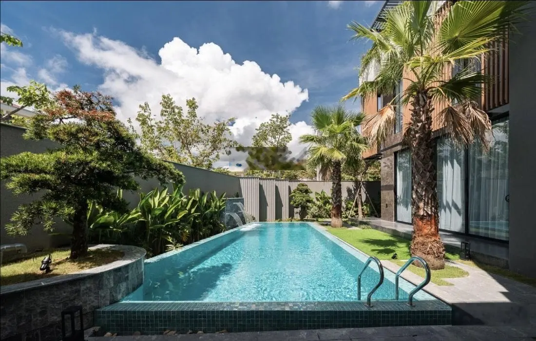 Bán gấp biệt thự hồ bơi sân vừơn Phường An Phú, Quận 2. DT: 18,7x16m công nhận 300.8m2 trệt 2 lầu